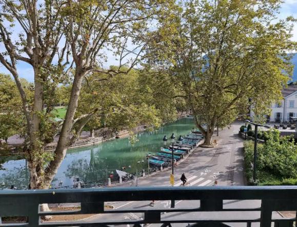 אנסי Le Ness - Face Au Pont Des Amours - Majord'Home מראה חיצוני תמונה